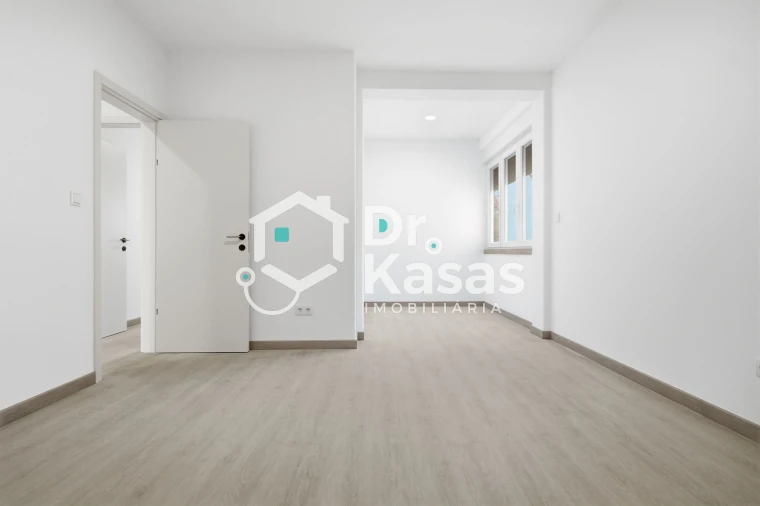 Apartamento T4 para Venda em Seixal, Arrentela e Aldeia de Paio Pires Foto 2