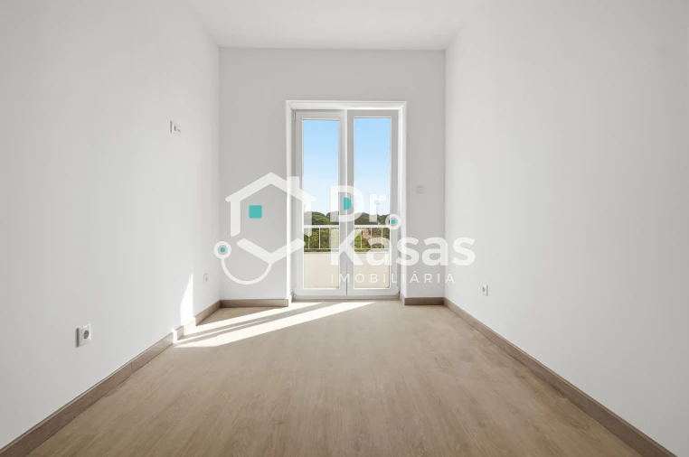 Apartamento T4 para Venda em Seixal, Arrentela e Aldeia de Paio Pires Foto 17