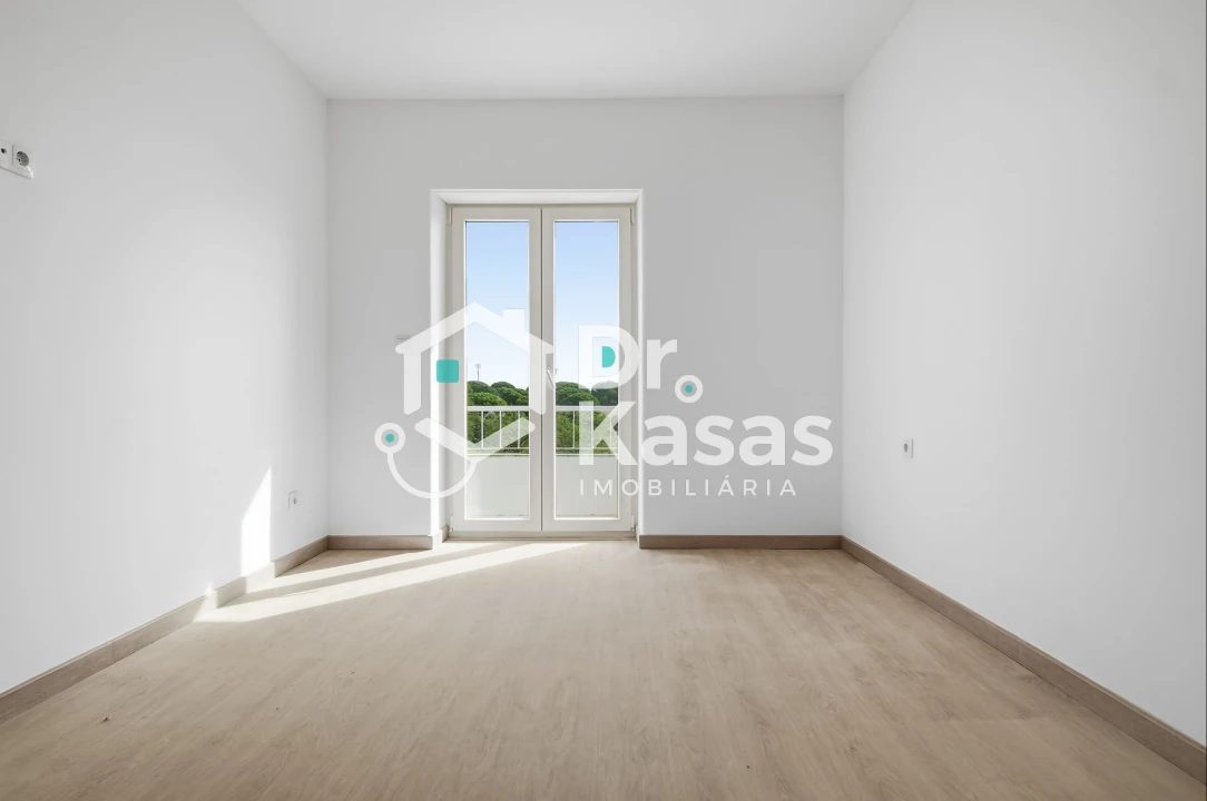 Apartamento T4 para Venda em Seixal, Arrentela e Aldeia de Paio Pires Foto 4