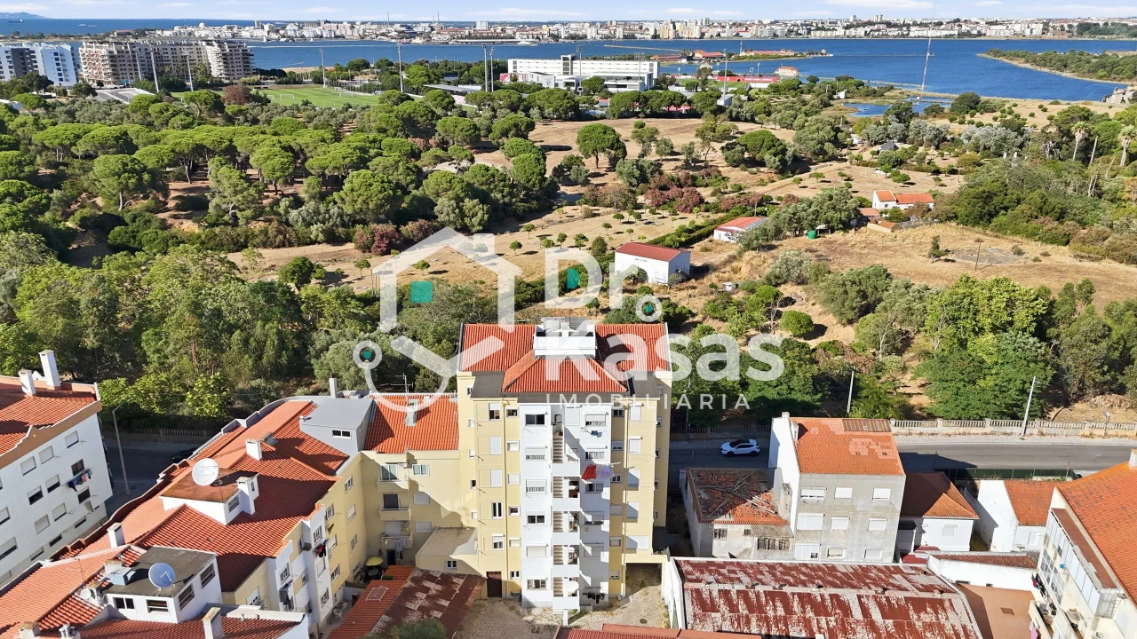 Apartamento T4 para Venda em Seixal, Arrentela e Aldeia de Paio Pires Foto 12