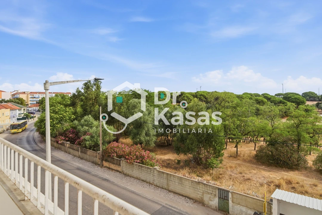 Apartamento T4 para Venda em Seixal, Arrentela e Aldeia de Paio Pires Foto 7