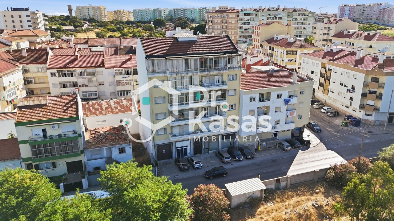 Apartamento T4 para Venda em Seixal, Arrentela e Aldeia de Paio Pires Foto 11