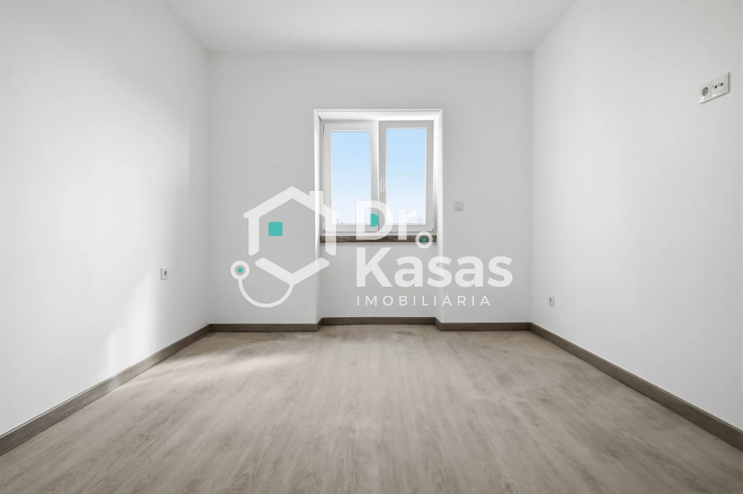Apartamento T4 para Venda em Seixal, Arrentela e Aldeia de Paio Pires Foto 18