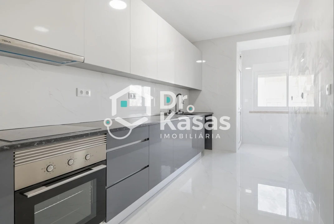 Apartamento T4 para Venda em Seixal, Arrentela e Aldeia de Paio Pires Foto 1