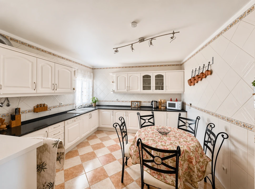 Apartamento T4 para Venda em Quarteira Foto 1