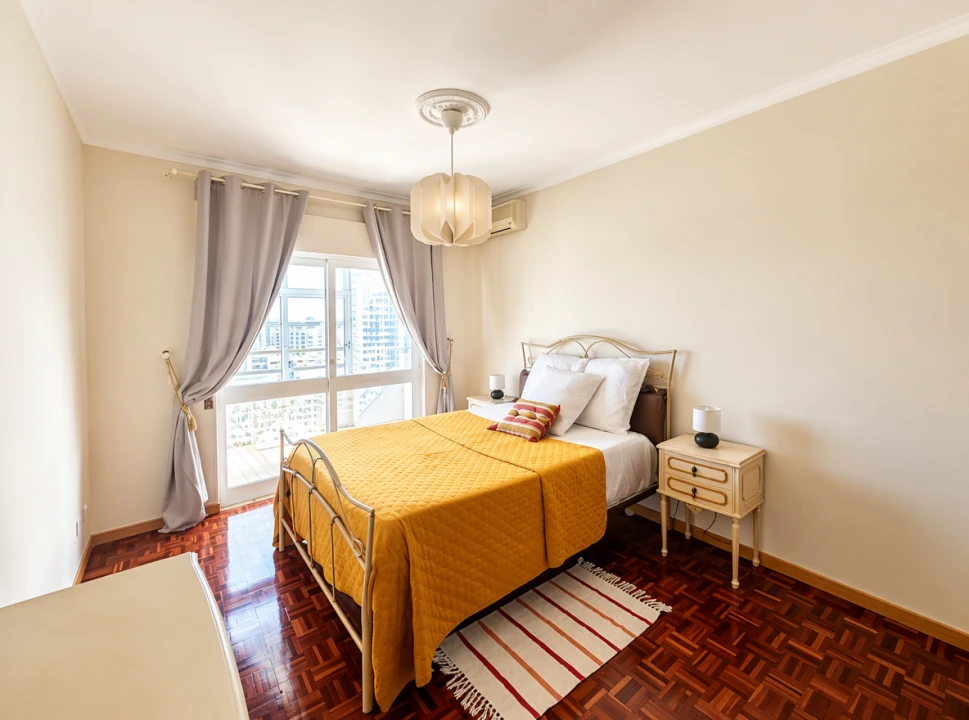 Apartamento T4 para Venda em Quarteira Foto 9