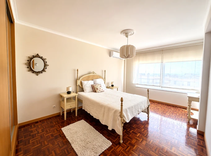 Apartamento T4 para Venda em Quarteira Foto 6