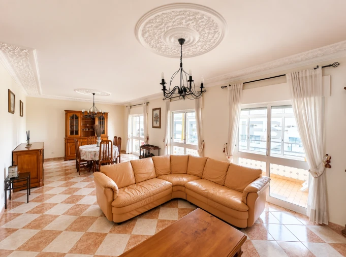 Apartamento T4 para Venda em Quarteira Foto 3