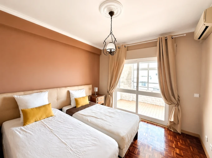 Apartamento T4 para Venda em Quarteira Foto 8