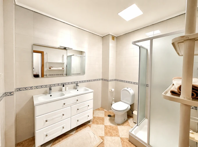 Apartamento T4 para Venda em Quarteira Foto 4