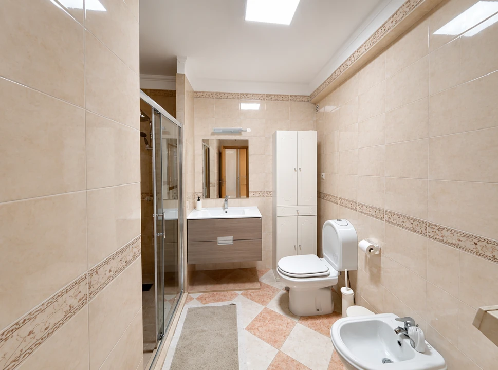 Apartamento T4 para Venda em Quarteira Foto 7