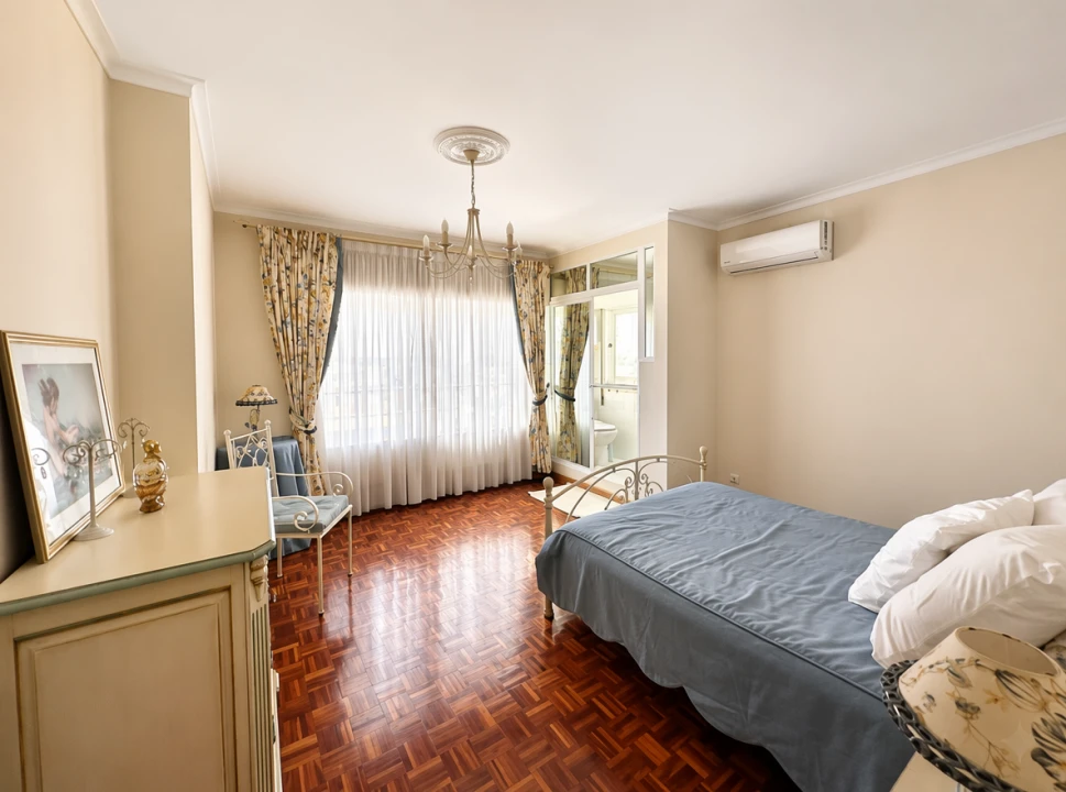 Apartamento T4 para Venda em Quarteira Foto 5