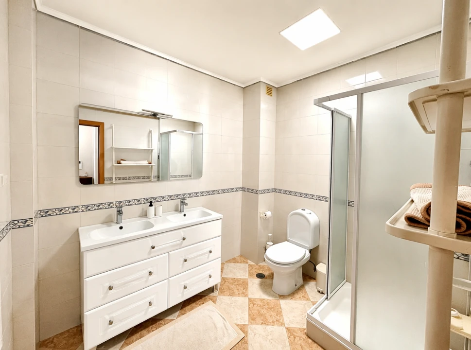 Apartamento T4 para Venda em Quarteira Foto 4