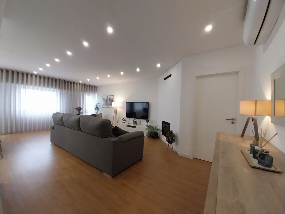Apartamento T3 para Venda em Santa Iria de Azoia, São João da Talha e Bobadela Foto 3