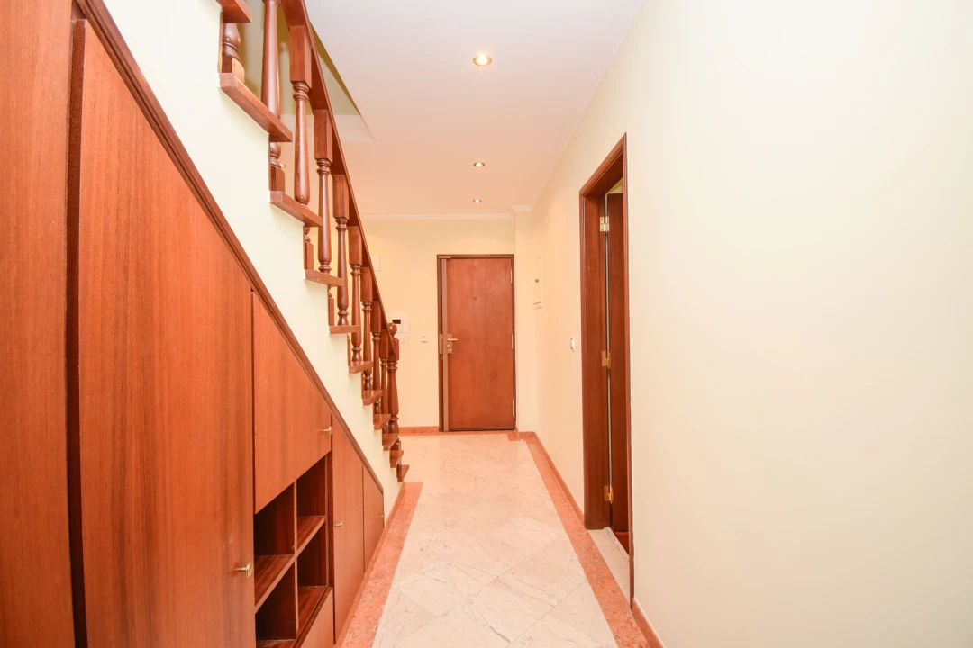 Apartamento T4 para Arrendamento em Agualva e Mira-Sintra Foto 22