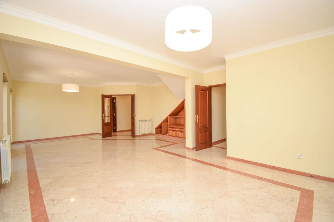 Apartamento T4 para Arrendamento em Agualva e Mira-Sintra Foto 3