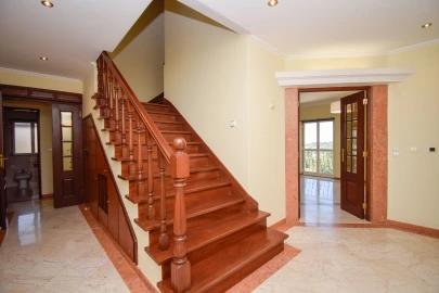 Apartamento T4 para Arrendamento em Agualva e Mira-Sintra