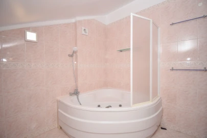 Apartamento T4 para Arrendamento em Agualva e Mira-Sintra