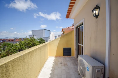 Apartamento T4 para Arrendamento em Agualva e Mira-Sintra