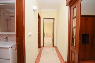 Apartamento T4 para Arrendamento em Agualva e Mira-Sintra
