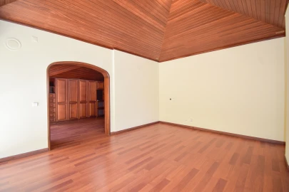 Apartamento T4 para Arrendamento em Agualva e Mira-Sintra