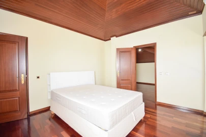 Apartamento T4 para Arrendamento em Agualva e Mira-Sintra