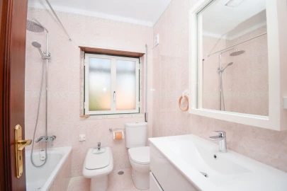Apartamento T4 para Arrendamento em Agualva e Mira-Sintra