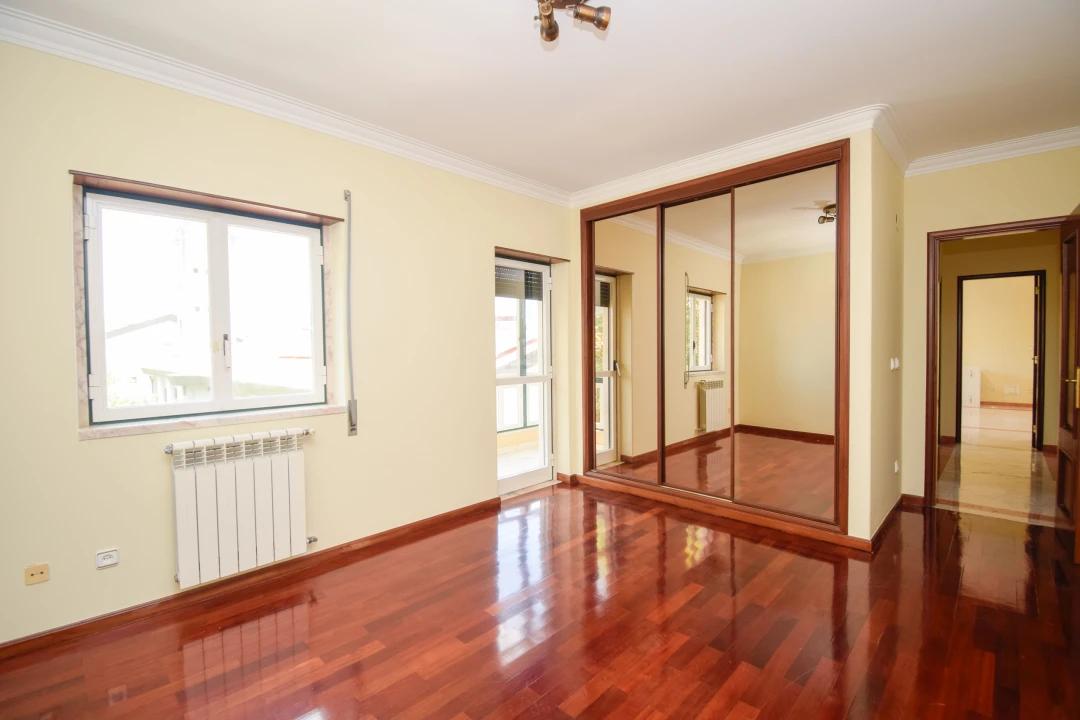 Apartamento T4 para Arrendamento em Agualva e Mira-Sintra Foto 9