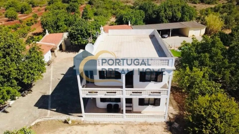 Moradia T7 para Venda em Ferreiras