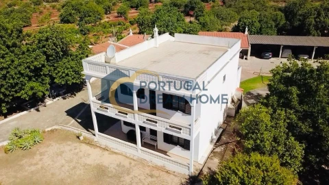 Moradia T7 para Venda em Ferreiras