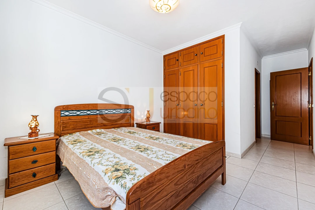 Apartamento T2 para Arrendamento férias em Armação de Pera Foto 7