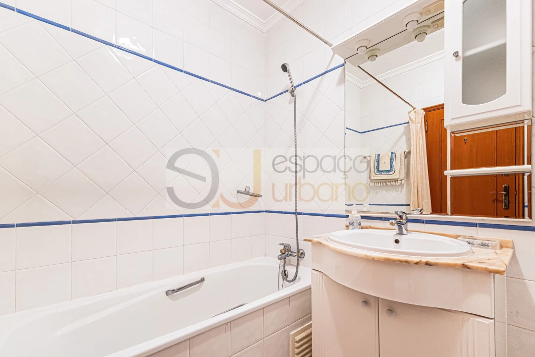 Apartamento T2 para Arrendamento férias em Armação de Pera Foto 9