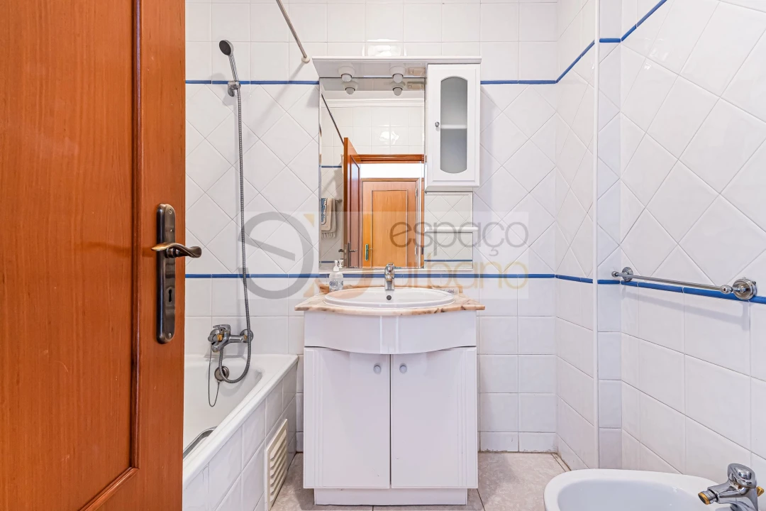 Apartamento T2 para Arrendamento férias em Armação de Pera Foto 8