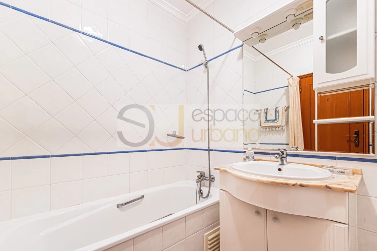 Apartamento T2 para Arrendamento férias em Armação de Pera Foto 9