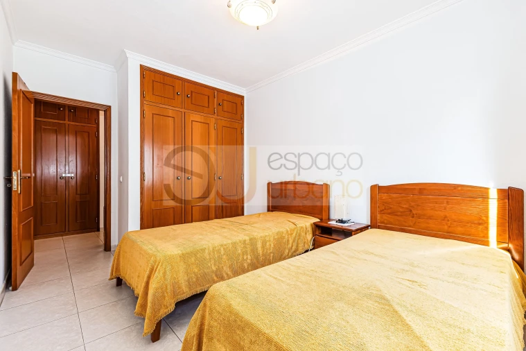 Apartamento T2 para Arrendamento férias em Armação de Pera Foto 11
