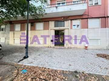 Apartamento T2 para Arrendamento em São Domingos de Benfica