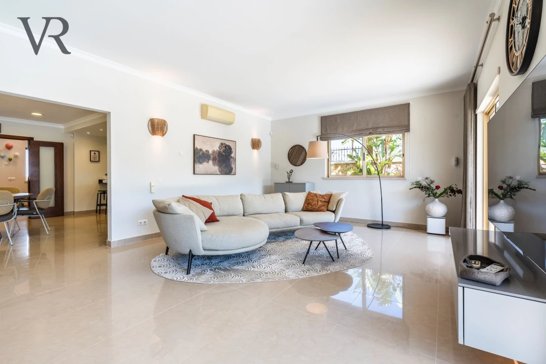 Moradia T5 para Venda em Alte Foto 14