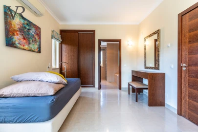 Moradia T5 para Venda em Alte