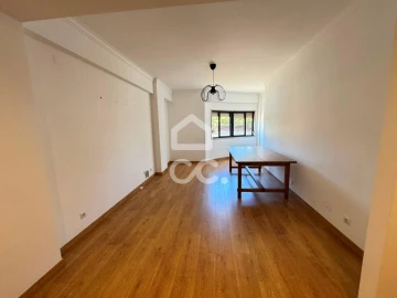 Apartamento T3 para Arrendamento em Loures