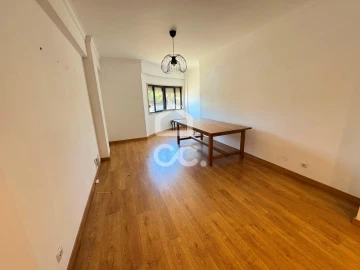 Apartamento T3 para Arrendamento em Loures