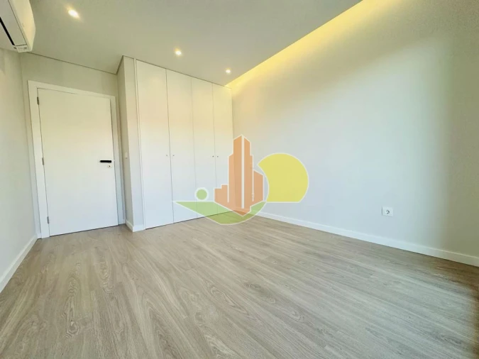 Apartamento T1 para Venda em Tavarede Foto 17