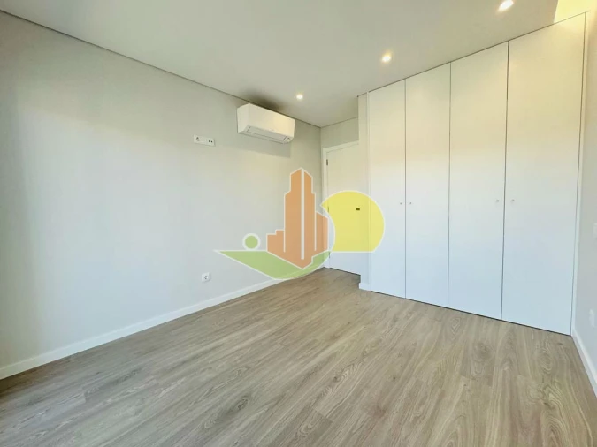 Apartamento T1 para Venda em Tavarede Foto 18