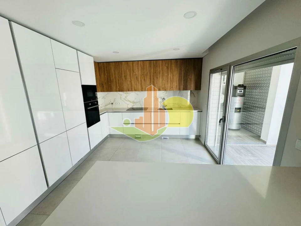 Apartamento T2 para Venda em Tavarede Foto 4