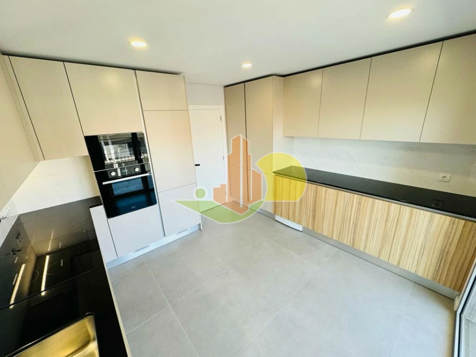 Apartamento T2 para Venda em Tavarede Foto 8