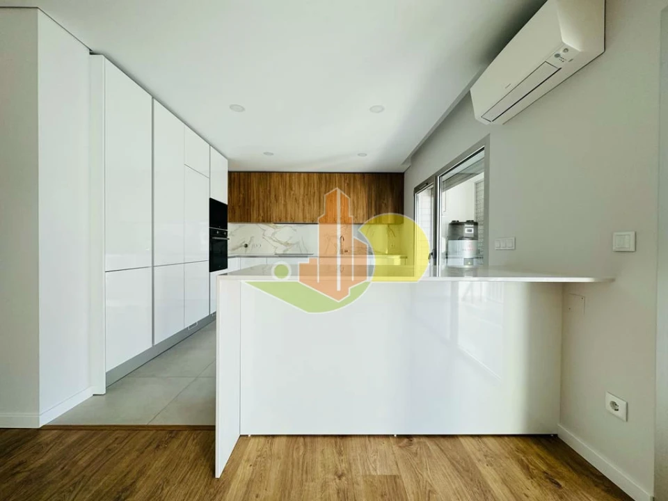 Apartamento T2 para Venda em Tavarede Foto 6