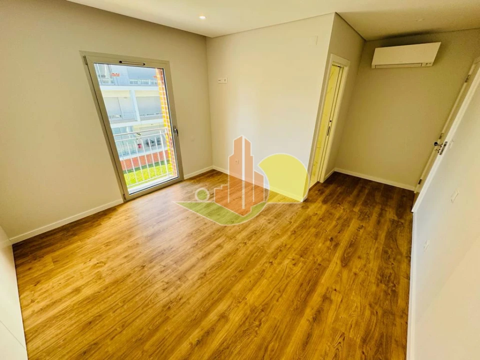 Apartamento T2 para Venda em Tavarede Foto 19