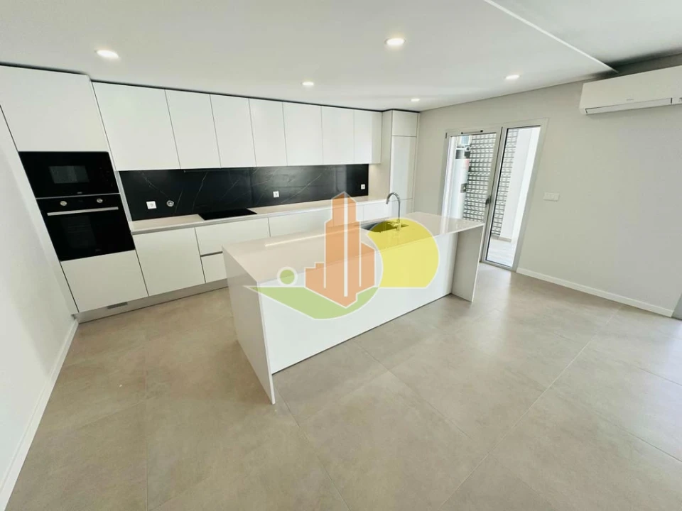 Apartamento T3 para Venda em Tavarede Foto 3