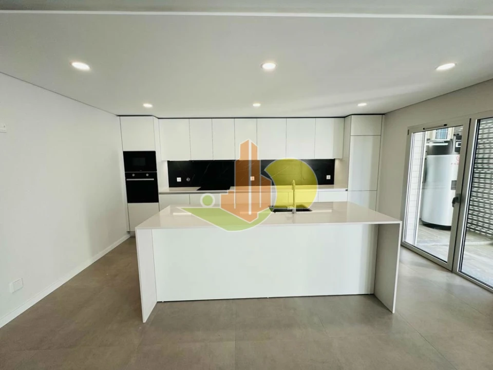 Apartamento T3 para Venda em Tavarede Foto 4