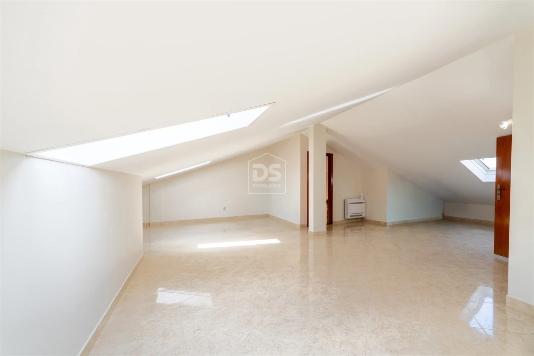 Moradia T4 para Venda em São Martinho do Porto Foto 43