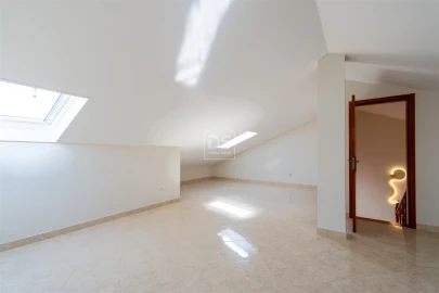 Moradia T4 para Venda em São Martinho do Porto